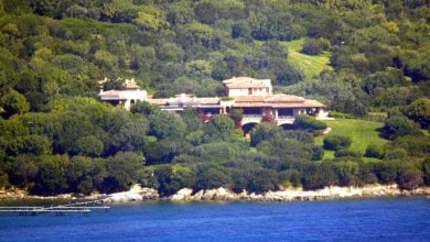 Nuovi vicini per Berlusconi: un campeggio sociale accanto a Villa Certosa