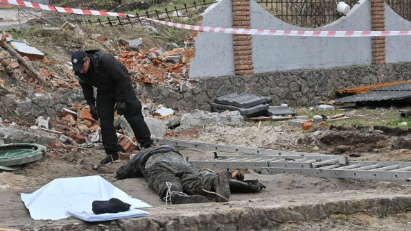 La pioggia svela i morti. Fossa comune a Buzova. “Torture in chiesa”