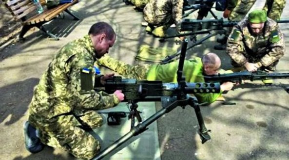 Guerra in Ucraina, montate in un parco le prime armi fornite dall'IItalia