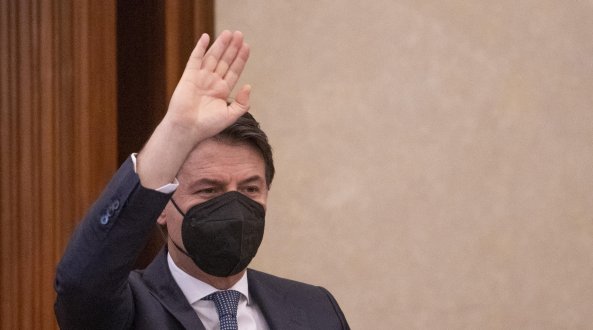 Da destra a sinistra la Cosa negazionista che fa il gioco di Putin