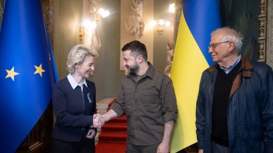 Von der Leyen a Kiev: “Siamo una famiglia. Il vostro futuro è l’Unione europea”