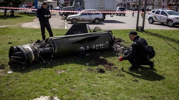 Kramatorsk e il Tochka, l’arma d’altri tempi che lascia sempre la firma dei massacri