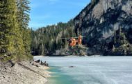 Si rompe il ghiaccio sul lago di Braies: famiglia in acqua, grave il figlio di 4 mesi