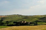 Pasqua, voglia di viaggio per 8 milioni di italiani, ma solo metà ha prenotato. E cerca il risparmio