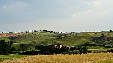 Pasqua, voglia di viaggio per 8 milioni di italiani, ma solo metà ha prenotato. E cerca il risparmio