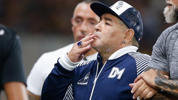 Maradona fu lasciato morire, l'Argentina chiede giustizia per il suo mito