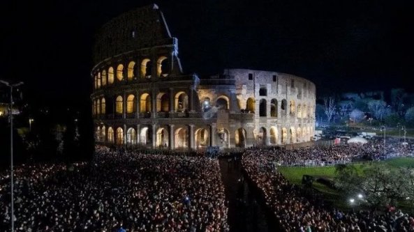 Pace in Ucraina, stasera la Via Crucis del Papa al Colosseo