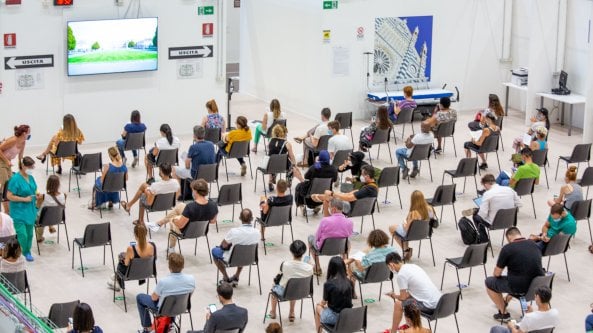 Covid, con la quarta dose infezioni ridotte di quattro volte in un mese