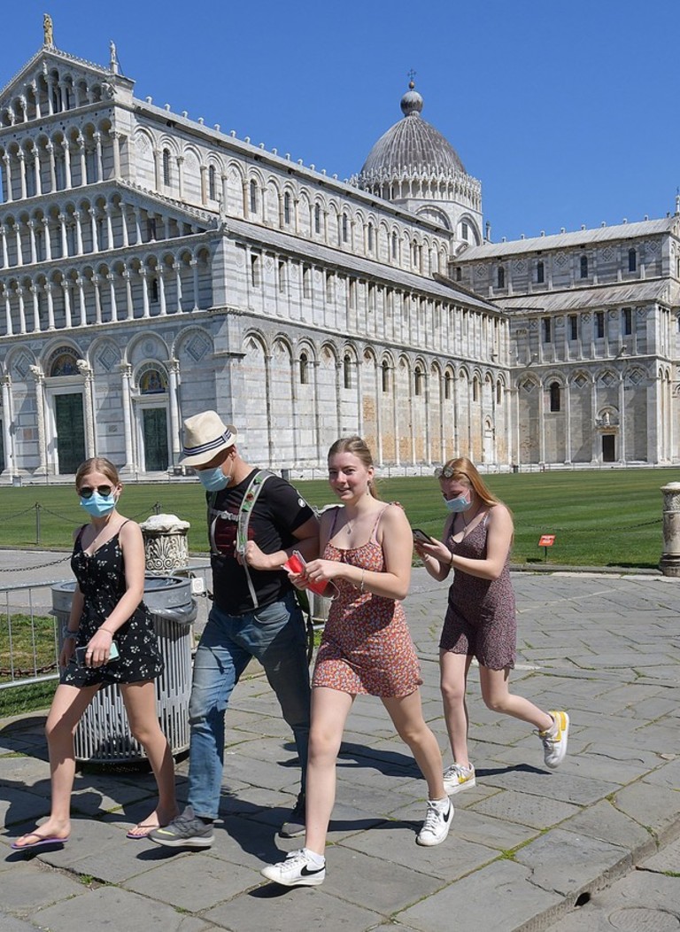 La prima Pasqua 'in libertà', come eravamo solo un anno fa