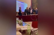 Bagarre in commissione Finanze: volano microfoni, fascicoli e la campanella del presidente Marattin