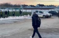 Mourinho preso a palle di neve: lo Special One si rifugia nel bus