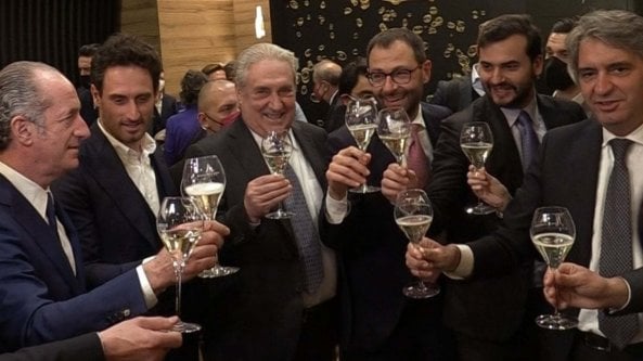 Vinitaly al via, Patuanelli; altri 15 milioni per il vino nel decreto sostegni