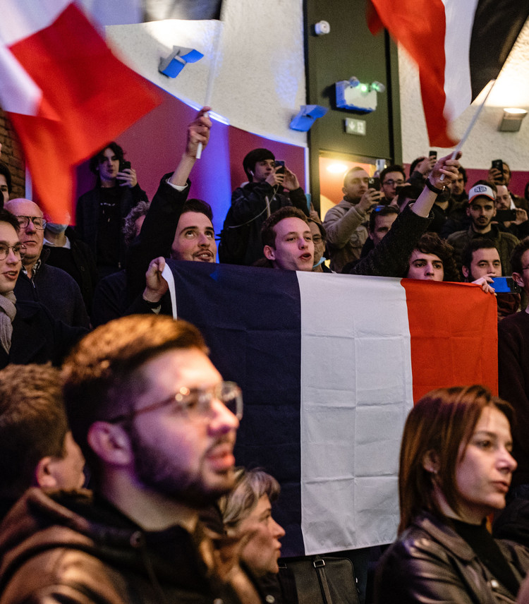 Alle elezioni francesi i giovani si sono astenuti o hanno votato per Melenchon