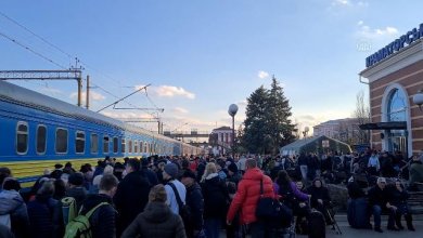 La stazione affollata il giorno prima dell'attacco: decine di civili in attesa di lasciare la città