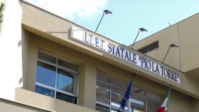 La preside nega dibattito sull'Ucraina, protesta degli studenti: interviene la polizia