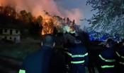 Il miracolo della chiesa risparmiata dall'incendio che ha distrutto il bosco sul lago Maggiore