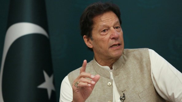 Il primo ministro Imran Khan sfiduciato, il Pakistan verso nuove elezioni