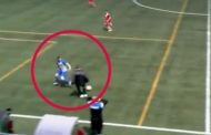 L'allenatore entra in campo e ferma l’azione durante un contropiede, la furia della squadra avversaria