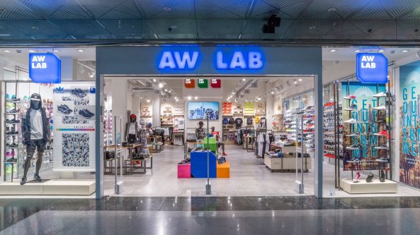Aw Lab introduce sneaker speciali in versione “Personal make up”