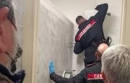 Carabinieri trovano pistola nel bagno dell'Usb. 