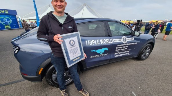 Il pilota da Guinness Kevin Booker svela i trucchi della guida a risparmio