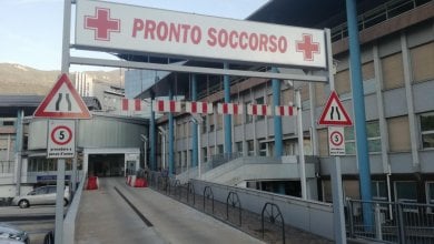 Giovane schiacciato e ucciso da un muletto nel Torinese