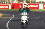 Vettel e il giro in pista con lo scooter (con il casco alzato): multa di 5mila euro dalla Fia