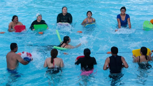 Nicaragua, un corso di nuoto per non morire nel fiume degli immigrati