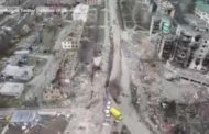 La devastazione della città rasa al suolo dai russi filmata dal drone