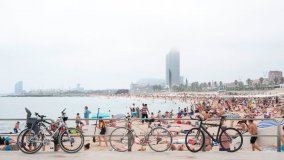 Per proteggere l'ambiente Barcellona vieta il fumo su tutte le sue spiagge