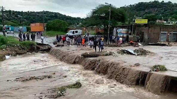 Smottamenti e piogge torrenziali provocano decine di morti: Durban è devastata dalle frane