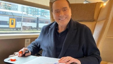 Berlusconi in viaggio verso Roma per la convention di FI. Tajani: 