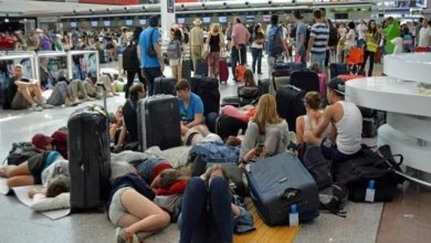 Bloccati a Fiumicino in attesa del volo per ore, 160 passeggeri chiamano i carabinieri