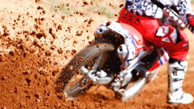 Nettuno, cade dalla moto sulla pista da motocross 