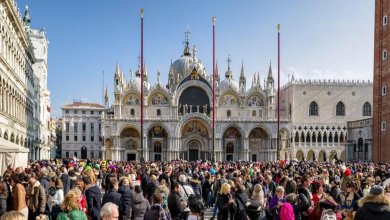 Venezia, stop a negozi di souvenir e di paccottiglia per turisti: 