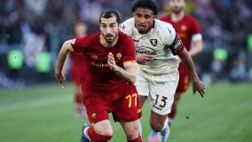 Roma-Salernitana 2-1, Carles Perez e Smalling tolgono dai guai i giallorossi