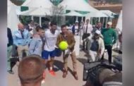 Djokovic si prepara al torneo di Montecarlo palleggiando con Neymar e Verratti