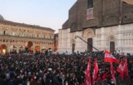 Concerto per l'Ucraina a Bologna: 7mila in piazza, sul palco la musica per fermare 