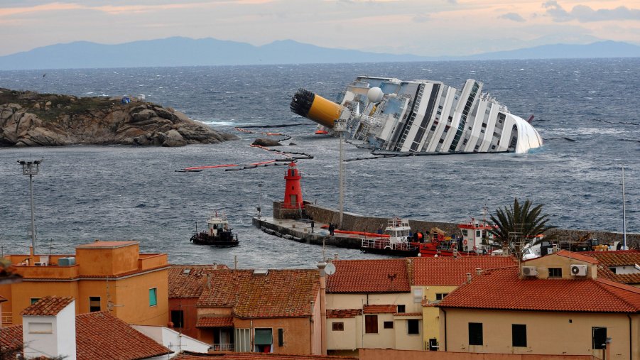 Naufragio Costa Concordia, la Guardia di Finanza al Giglio per un possibile danno erariale. Il sindaco: