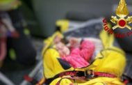 Intrappolate nella loro casa allagata, 2 neonate salvate dai Vigili del Fuoco