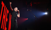 Roger Waters indagato per una performance con costume nazista 