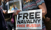 Più di 90 arresti in Russia nel giorno del compleanno di Navalny