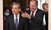 Lavrov vede Wang a Mosca: 'Sempre aperti a negoziati sull'Ucraina'
