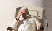 Papa Francesco non legge la catechesi: 