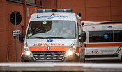 Cade dalle scale mobili a Termini, più di 3 ore per l'ambulanza