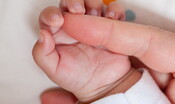 Scandalo sulla chiesa belga, 30 mila neonati venduti a famiglie adottive